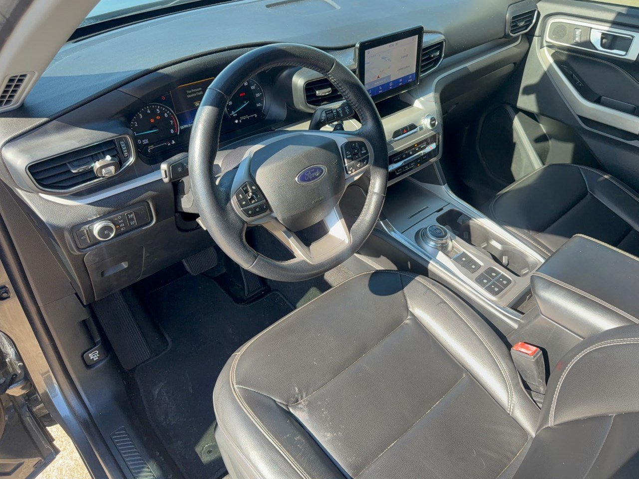 Used 2020 Ford Explorer XLT w/ Equipment Group 202A RWD image 4