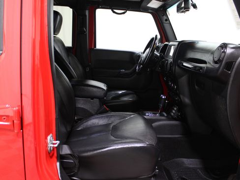Used 2015 Jeep Wrangler Unlimited Sahara image 23