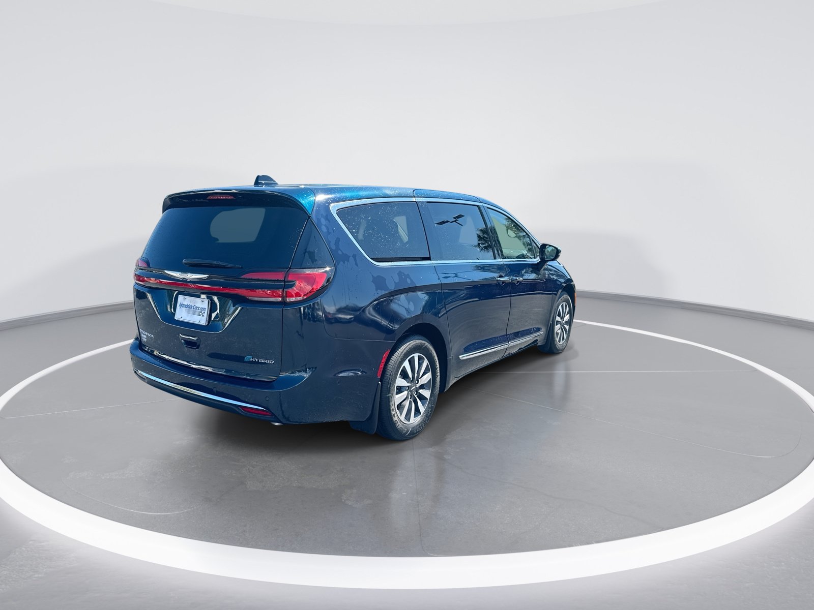 Used 2023 Chrysler Pacifica Limited FWD image 9