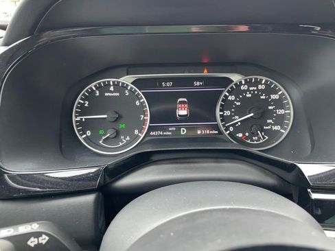 Used 2022 Nissan Pathfinder SL AWD/4WD image 9
