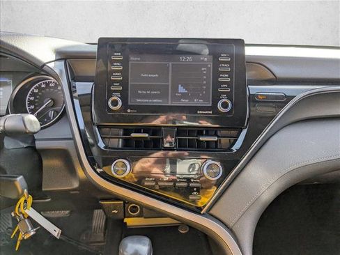 Used 2021 Toyota Camry SE image 13