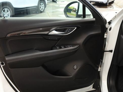 Used 2023 Buick Envision Essence AWD/4WD image 9