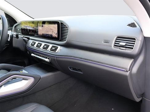 Certified 2025 Mercedes-Benz GLS 450 4MATIC image 11