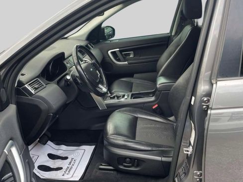 Used 2018 Land Rover Discovery Sport SE image 3
