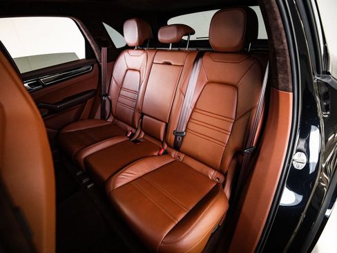Certified 2023 Porsche Cayenne GTS AWD/4WD image 24