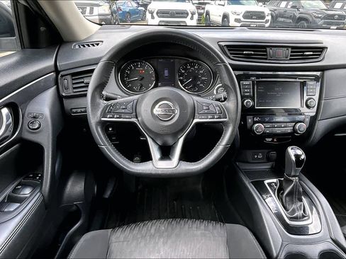 Used 2018 Nissan Rogue SV AWD/4WD image 5