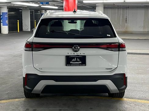 New 2026 Volkswagen Tiguan SE FWD image 33