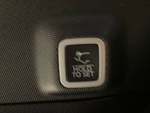 Used 2023 Jeep Grand Cherokee Altitude image 13