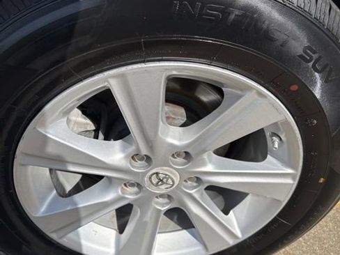 Used 2011 Toyota Highlander 2WD image 19