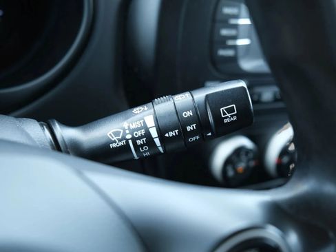 Used 2016 Kia Soul + FWD image 34
