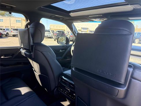 Used 2023 Lexus LX 600 4WD w/ Luxury Package image 28