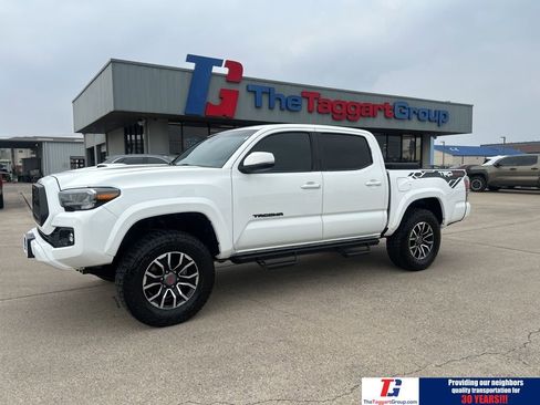 Used 2022 Toyota Tacoma TRD Sport w/ Technology Package image 1