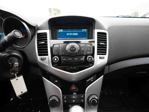 Used 2016 Chevrolet Cruze LT FWD image 17
