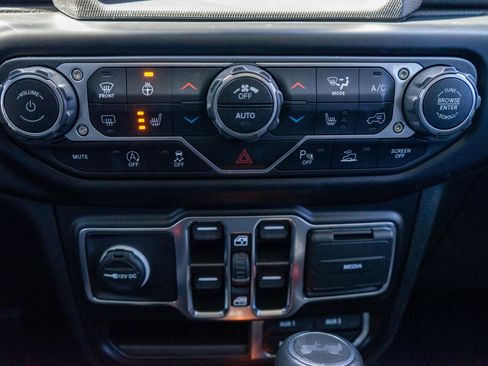 Used 2022 Jeep Wrangler Unlimited Sahara image 20