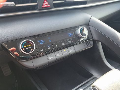 Used 2023 Hyundai Elantra SEL FWD image 18