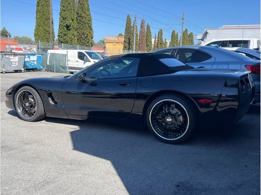 Used 2000 Chevrolet Corvette Convertible w/ Performance Handling Pkg RWD image 3