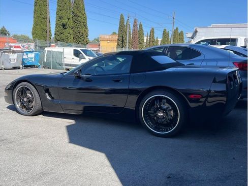 Used 2000 Chevrolet Corvette Convertible w/ Performance Handling Pkg RWD image 3