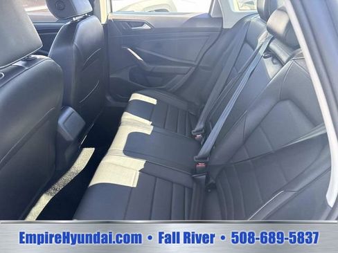 Used 2024 Volkswagen Jetta SE FWD image 15