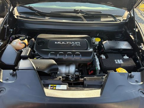 Used 2017 Jeep Cherokee Sport image 15