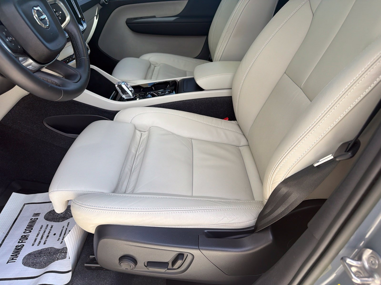 Used 2023 Volvo XC40 B4 Plus w/ Driver Assist Package FWD image 17