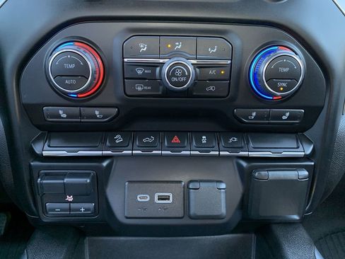 Used 2022 Chevrolet Silverado 1500 LT Trail Boss w/ Convenience Package II image 25