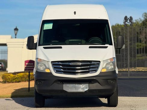 Used 2014 Freightliner Sprinter 2500 image 3