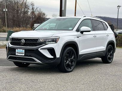 Used 2022 Volkswagen Taos SE w/ Panoramic Sunroof Package