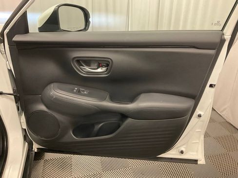 Used 2025 Honda HR-V LX image 26