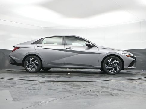 New 2026 Hyundai Elantra Limited image 46