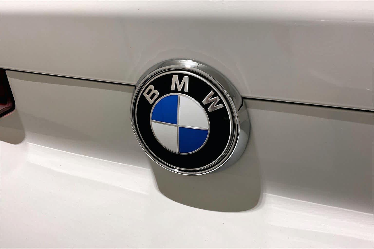 Used 2023 BMW X6 xDrive40i w/ Climate Comfort Package AWD/4WD image 32