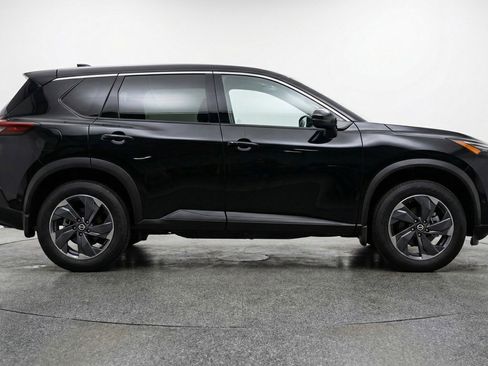 Used 2025 Nissan Rogue SV FWD image 11