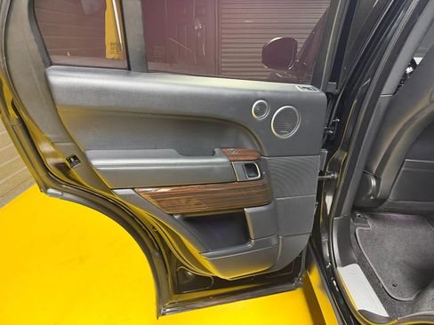 Used 2014 Land Rover Range Rover HSE image 18