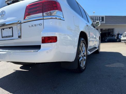 Used 2013 Lexus LX 570 4WD w/ Luxury Pkg image 30
