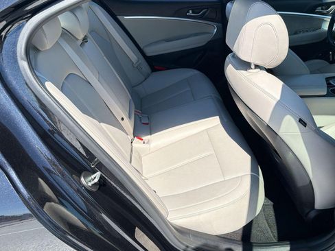 Used 2022 Genesis G70 2.0T RWD image 28
