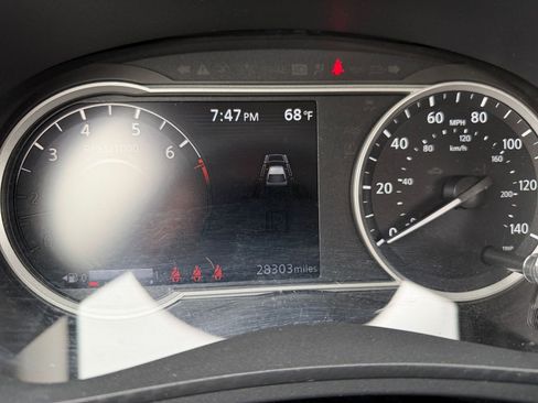 Used 2025 Nissan Versa SV image 38