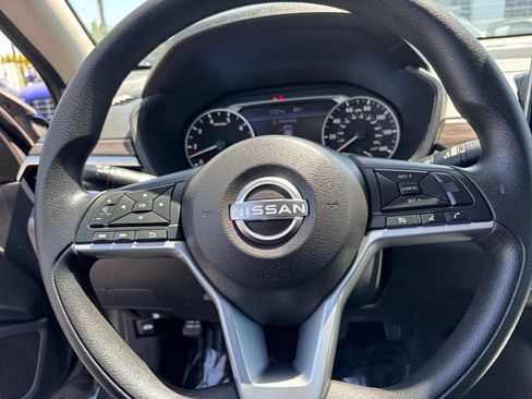 Used 2025 Nissan Altima 2.5 SV FWD image 24