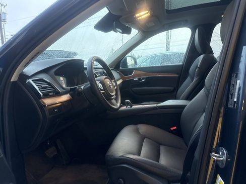 Used 2025 Volvo XC90 B6 Plus image 8
