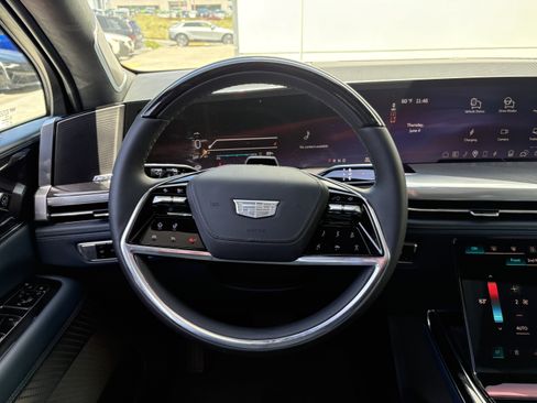 Certified 2025 Cadillac Escalade IQ Luxury 2 w/ LPO, Premium Carpet Package AWD/4WD image 18