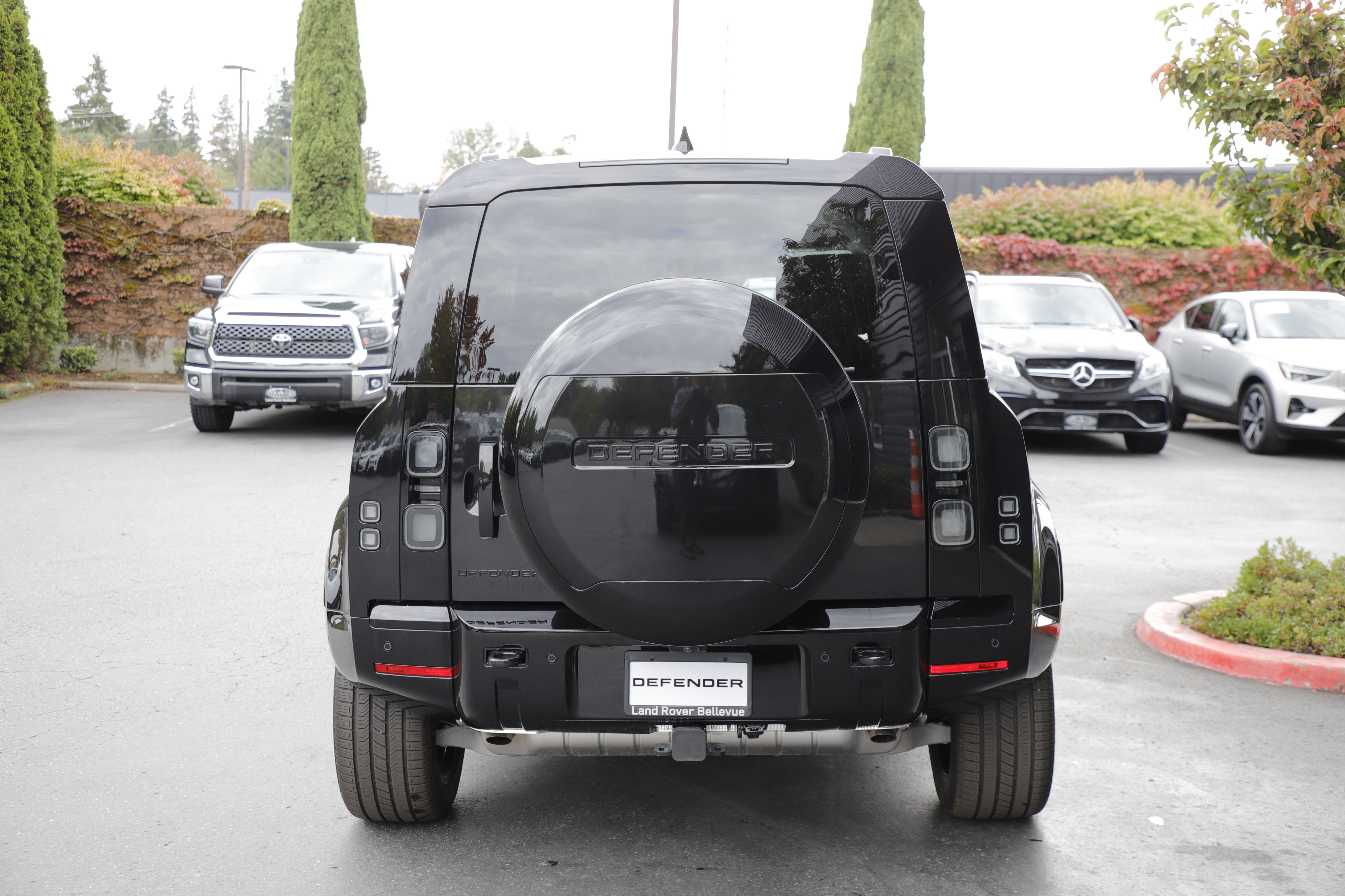 New 2026 Land Rover Defender 110 X-Dynamic SE AWD/4WD image 9