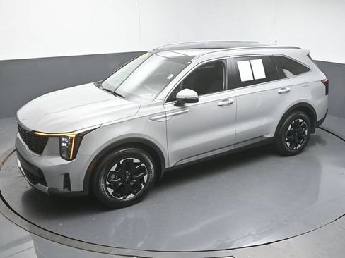 Used 2025 Kia Sorento S w/ Panoramic Sunroof Package FWD image 44