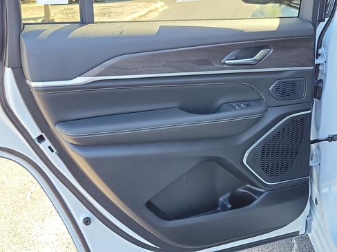 New 2026 Jeep Grand Cherokee L Limited image 11