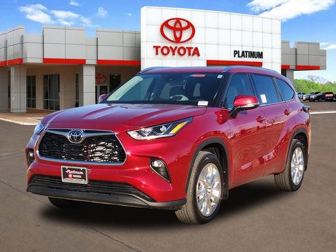 New 2026 Toyota Highlander Limited image 2