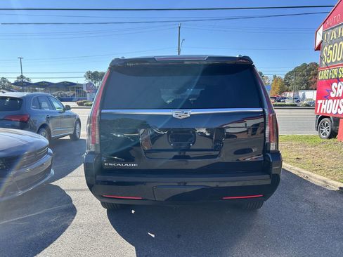 Used 2016 Cadillac Escalade Luxury image 6