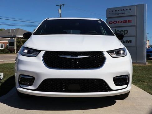 New 2026 Chrysler Pacifica Select image 5