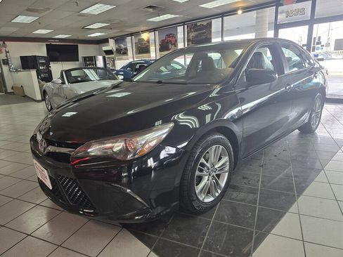 Used 2015 Toyota Camry SE image 1