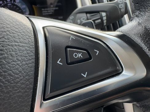 Used 2020 Ford Edge SEL image 17