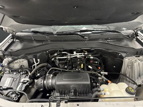 Used 2023 Ford Explorer XLT AWD/4WD image 38