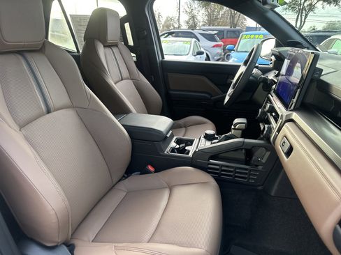 Used 2025 Toyota 4Runner Limited image 13