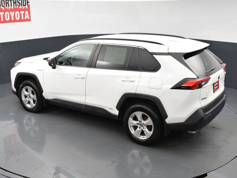 Used 2021 Toyota RAV4 LE AWD/4WD image 18