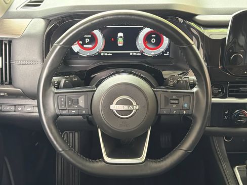Used 2025 Nissan Pathfinder Platinum w/ Cargo Package FWD image 4